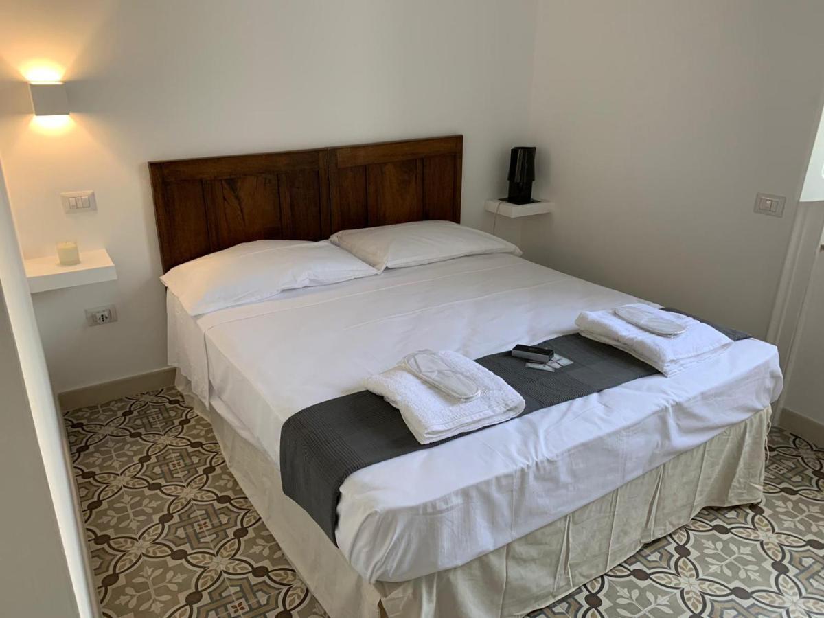 B&B Le Muse Кротоне Екстериор снимка